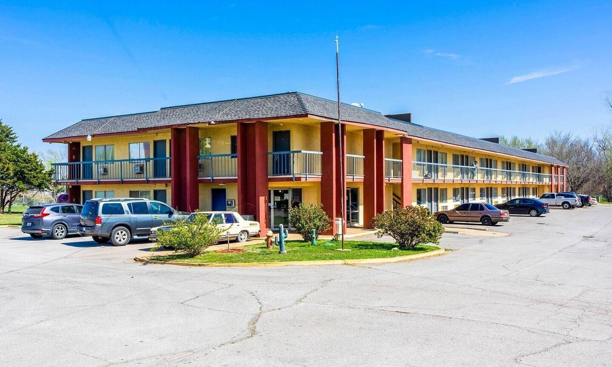 Chickasha Apartment | 1 King Bed & 1 Queen Bed