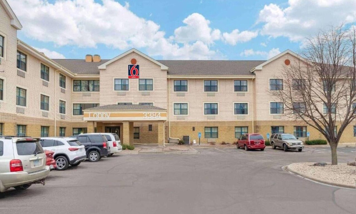 Eagan Apartment | 1 King Bed | Non-Smoking, Kitchen, Shower