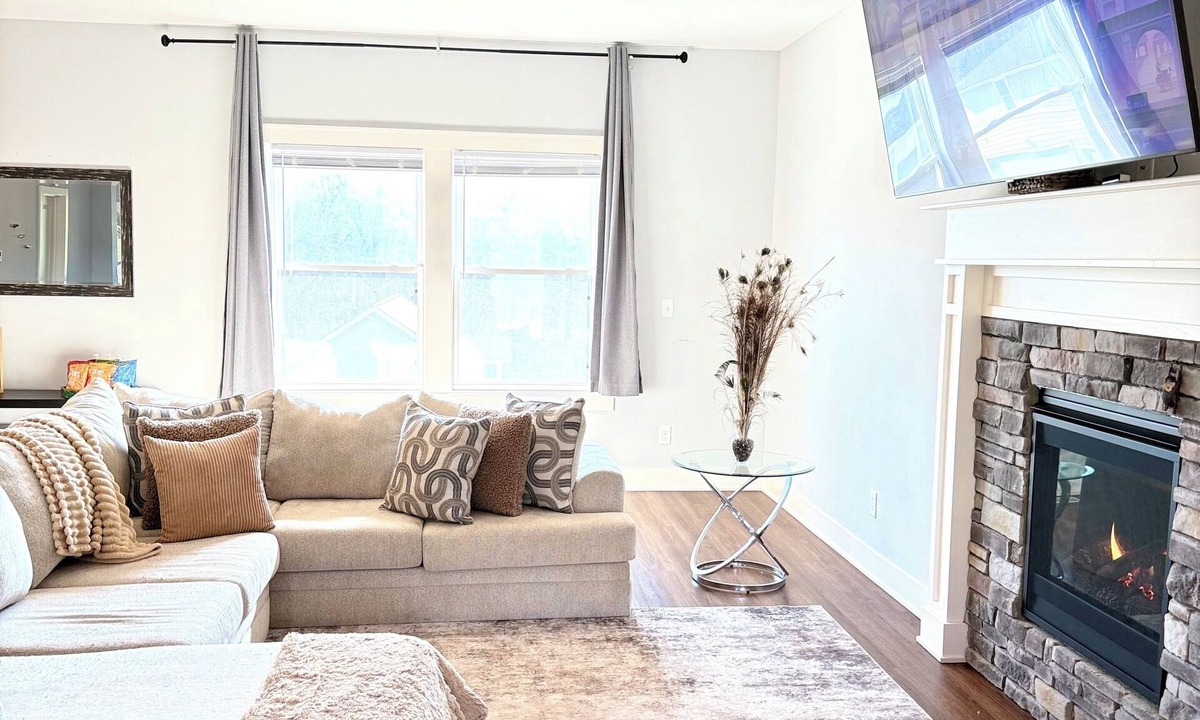 Raytown House | 10 minutes from nearby stadium - 3 bedrooms, 8 guests!