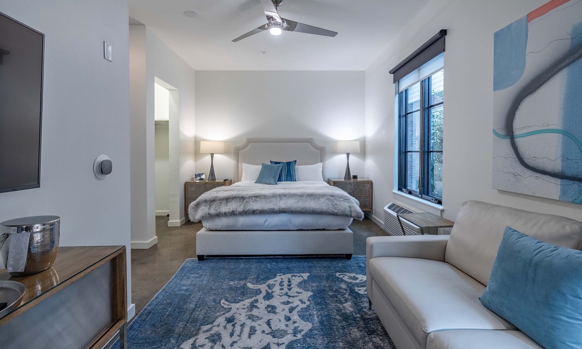 West End Hotel | 121 Hotel by AvantStay | Chic & Modern Superior Suite In Ideal Location!