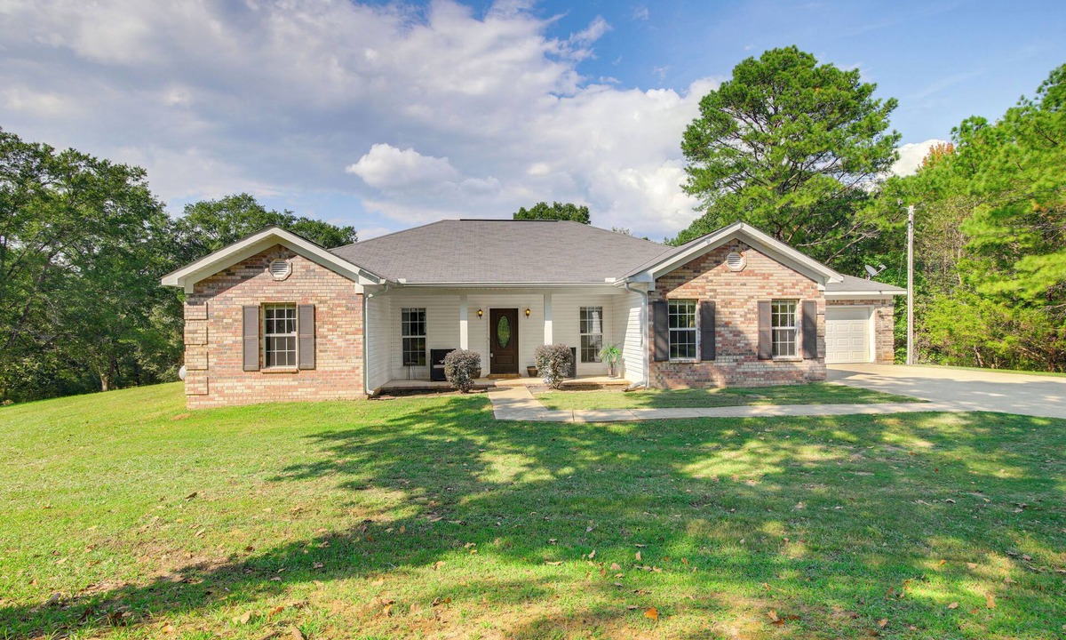 Independence House | ~ 13 Mi to Ole Miss: Private Family-Friendly Home!
