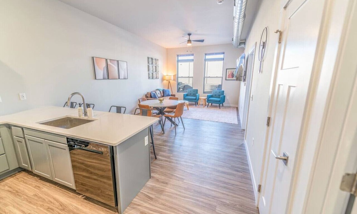 Downtown Eau Claire Apartment | 1br Apartment/Downtown/UWEC/Hospital/Clinic