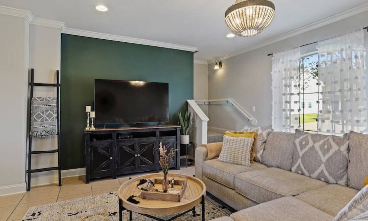 Highlands - Perkins Condo | 2-bd condo close to campus, free parking, sleeps 6