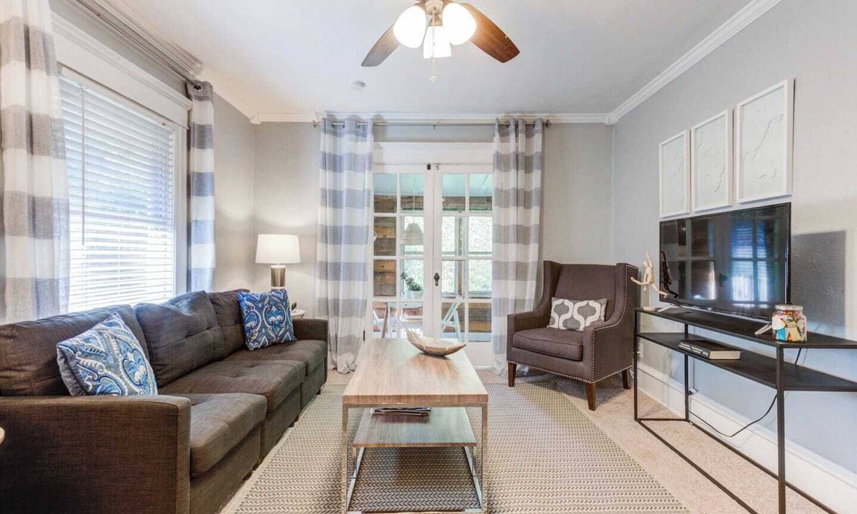 South Hyde Park Apartment | 2-Bedroom Near the Plaza & Scenic Park 14