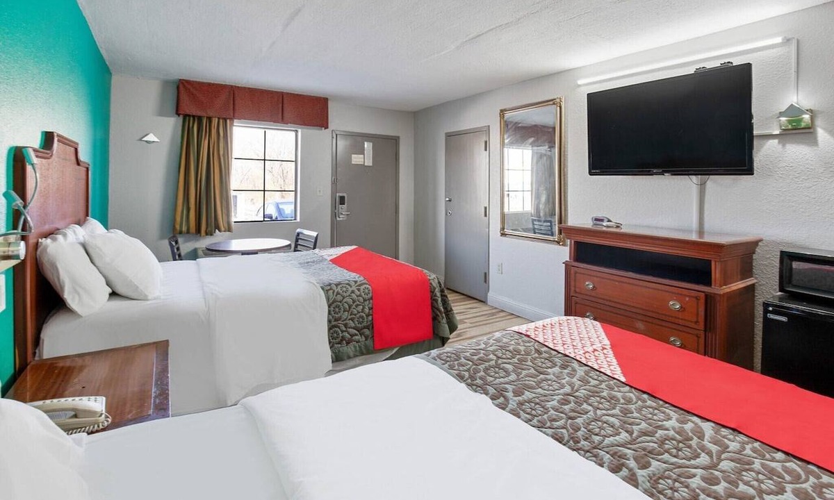 Columbia Apartment | 2 Full Beds | Non Smoking