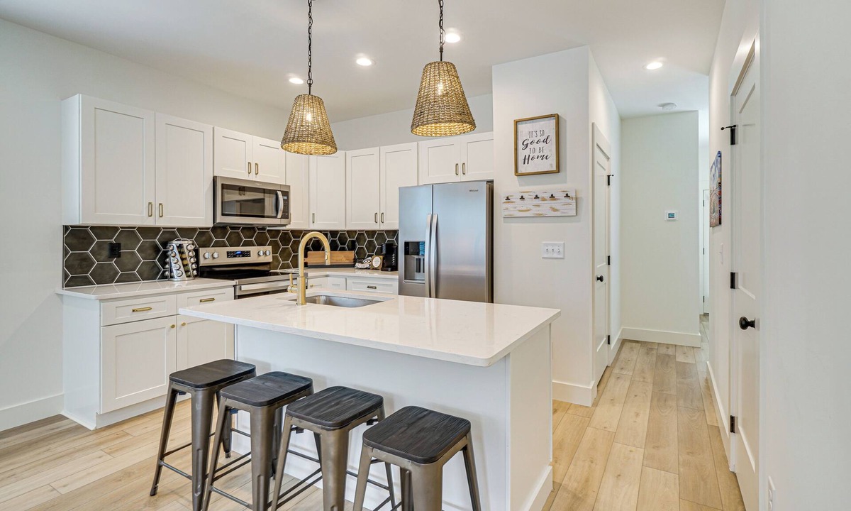 Old North Knoxville Cottage | 2 Mi to UT: Modern Retreat w/Covered Porch