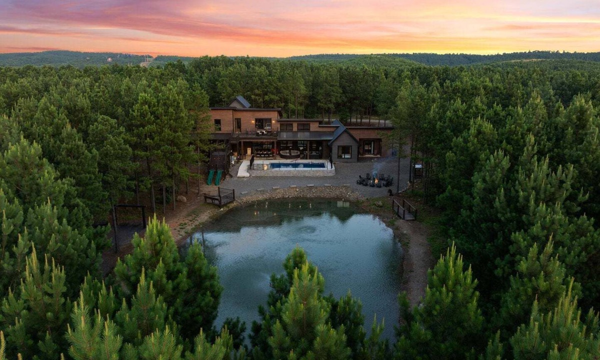 Pickens Cabin | 2 Neighboring Cabins, Heated Pool, Big Game Area, Pond, Fun Slide