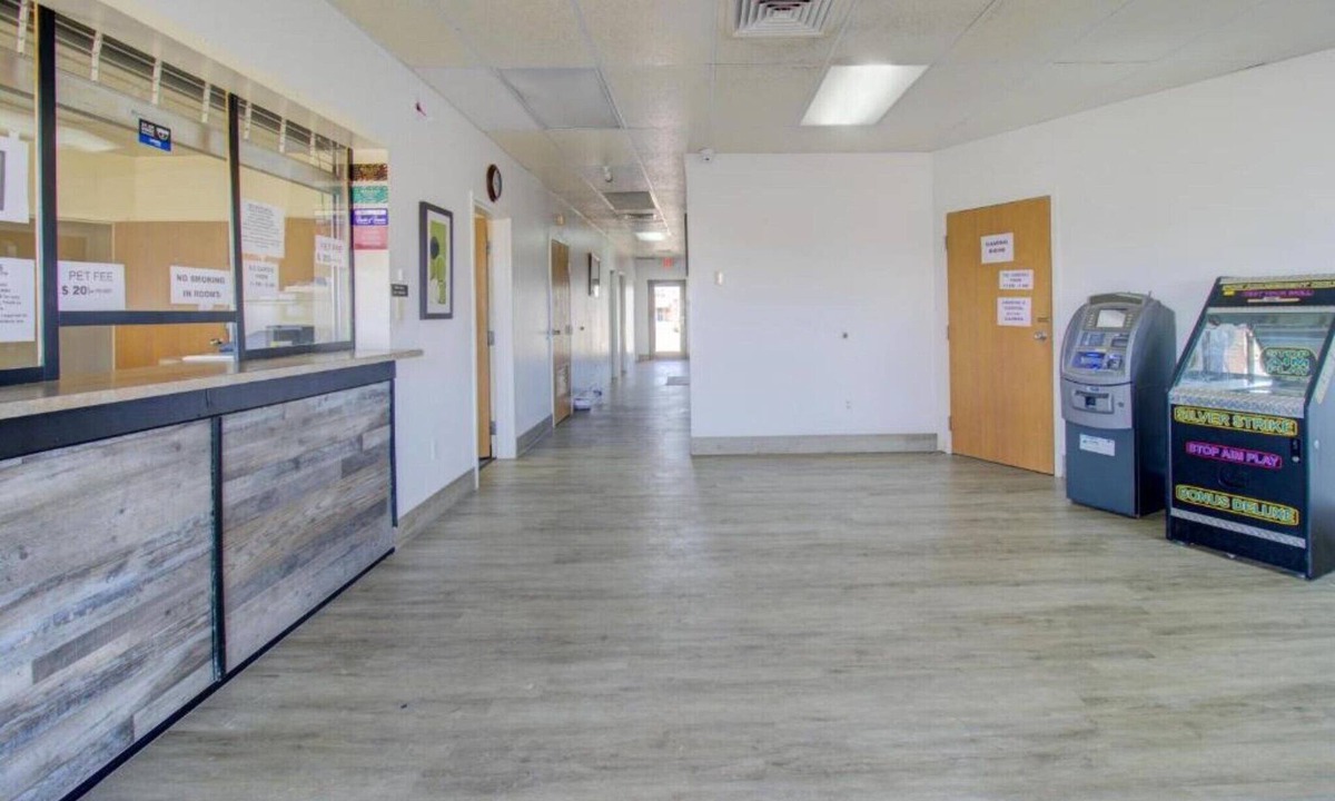 Malden Apartment | 2 Queen Beds|Non-Smoking