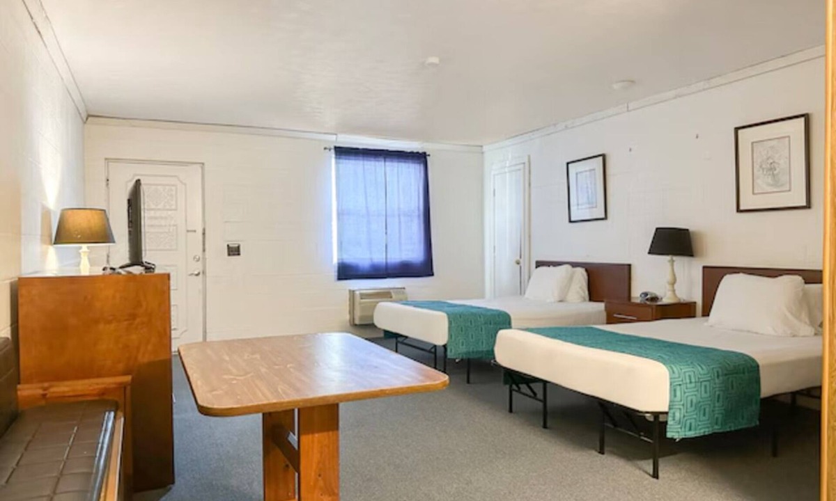 Spencer Hotel | 2 Units | Adventure Retreat Spencer | Spacious Rooms | Close to Natural Wonders