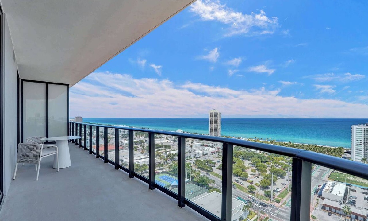 North Beach Condo | 21st-Floor Corner 2BR | Water Views, Miami Beach