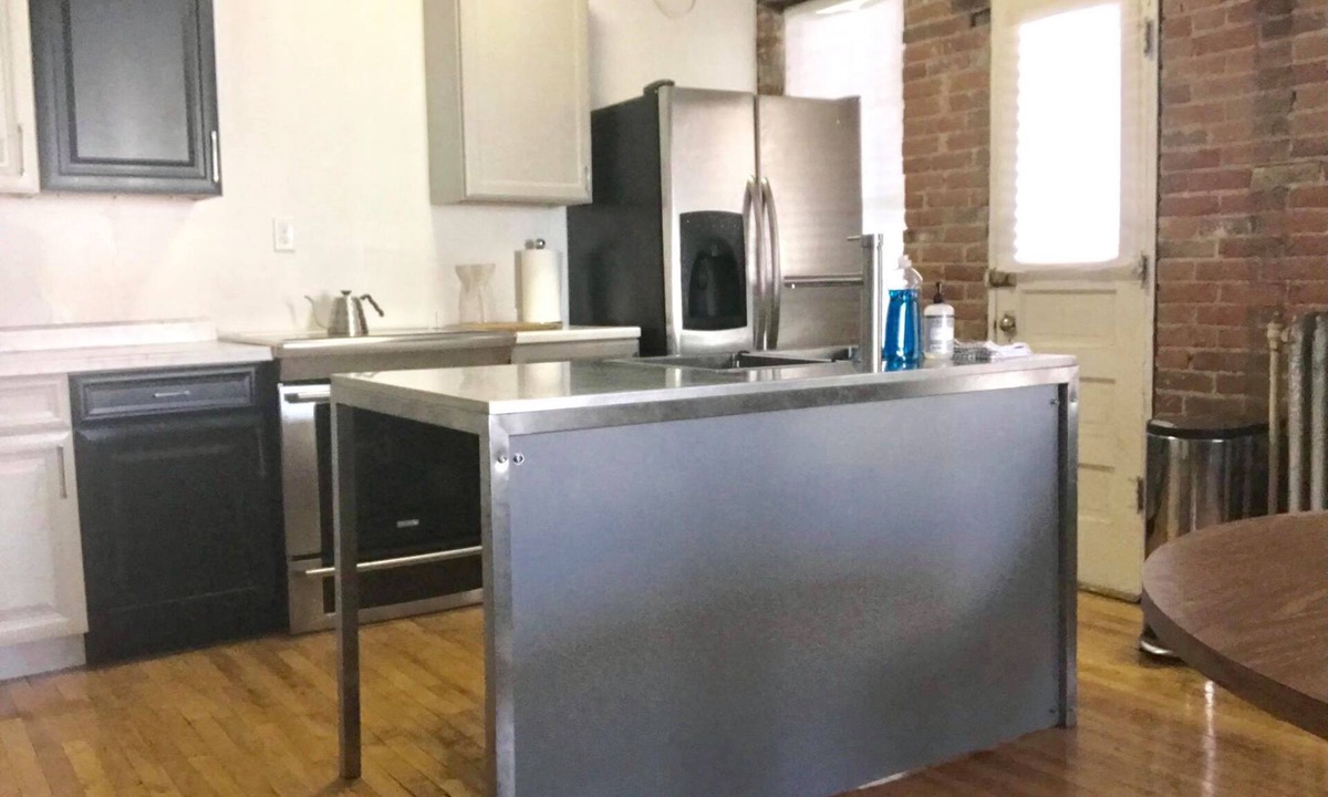 Turtle Lake Apartment | 2BD 1BA *King Bed* 4bks to St Croix Casino