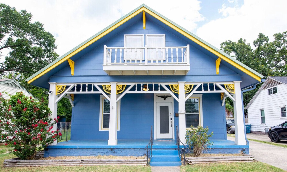 Capitol Hill House | 2BR Apartment on 7th
