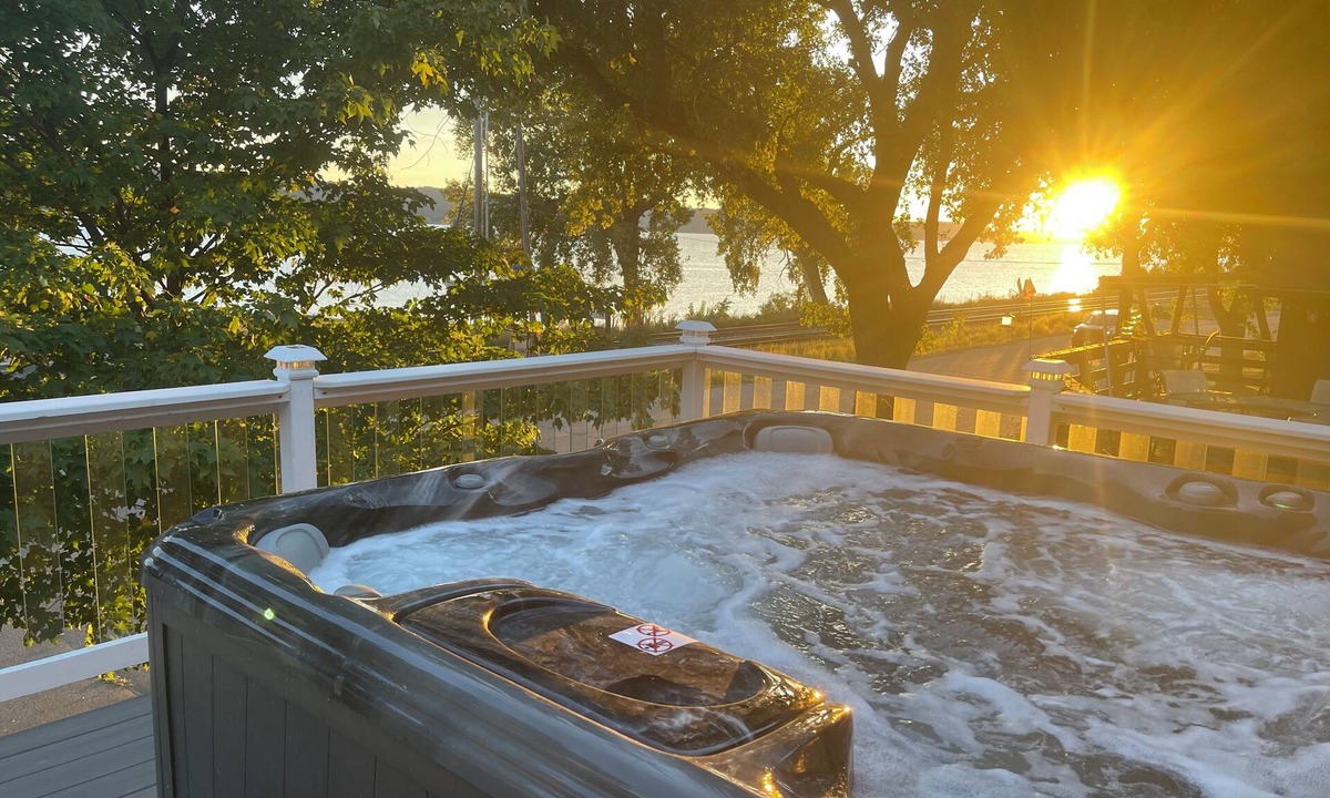 Pepin House | 2nd story hot tub w/lake views in ideal location