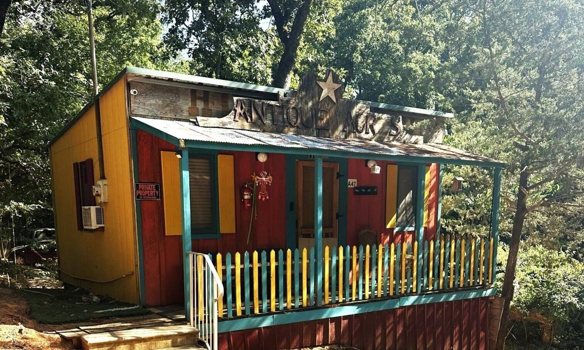Canton Cabin | 3 Amigos cozy cabin retreat