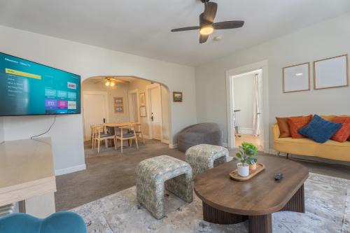 Northeast Minneapolis House | 3 bedrooms with parking near NE Arts District, 15min to NSC and US Bank Stadium