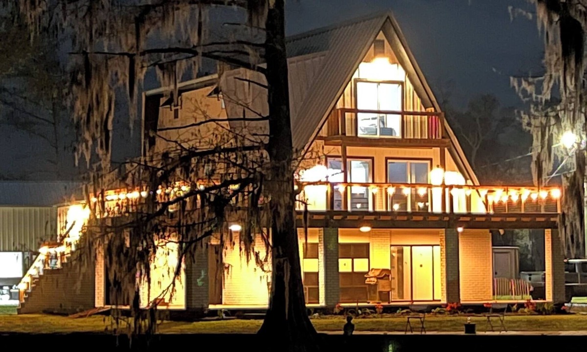 Maurepas House | 3 levels, 3 bed room spacious waterfront home is located in the Maurepas Swamp