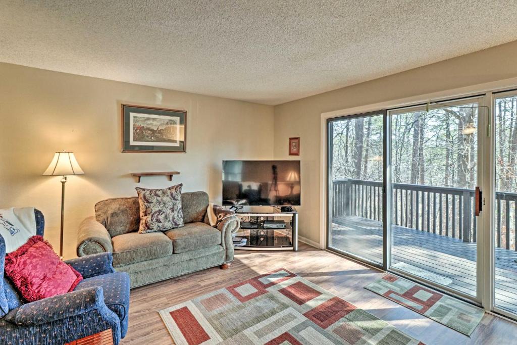 Hot Springs Village House | 3 Mi to Golf Hot Springs Village Retreat with Deck