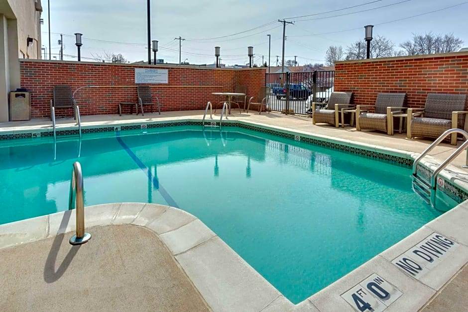 Clifton Heights Hotel | 3-Star Hotel ∙ Drury Inn & Suites St. Louis Forest Park