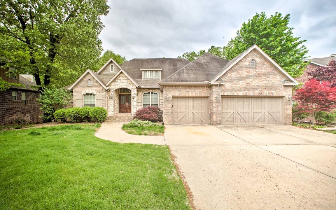 Bentonville House | 357 m² House ∙ 4 bedrooms ∙ 11 guests
