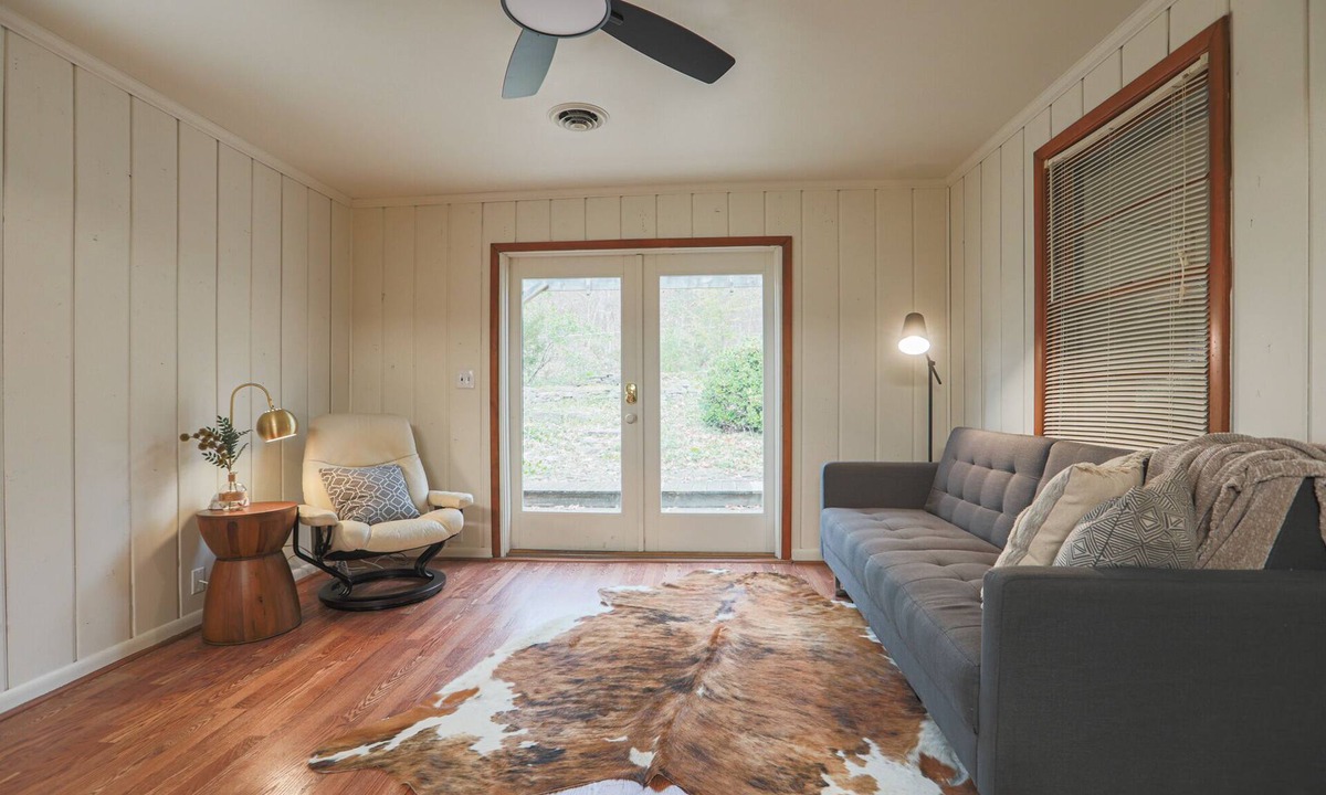 West Meade House | 3BR Retro Hillside Oasis - Conveniently Located to the Best of Nashville!