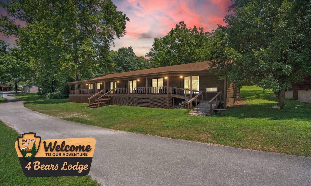 Branson House | 4 Bears Lodge at Edgewater - Entire Lodge 6 Rooms