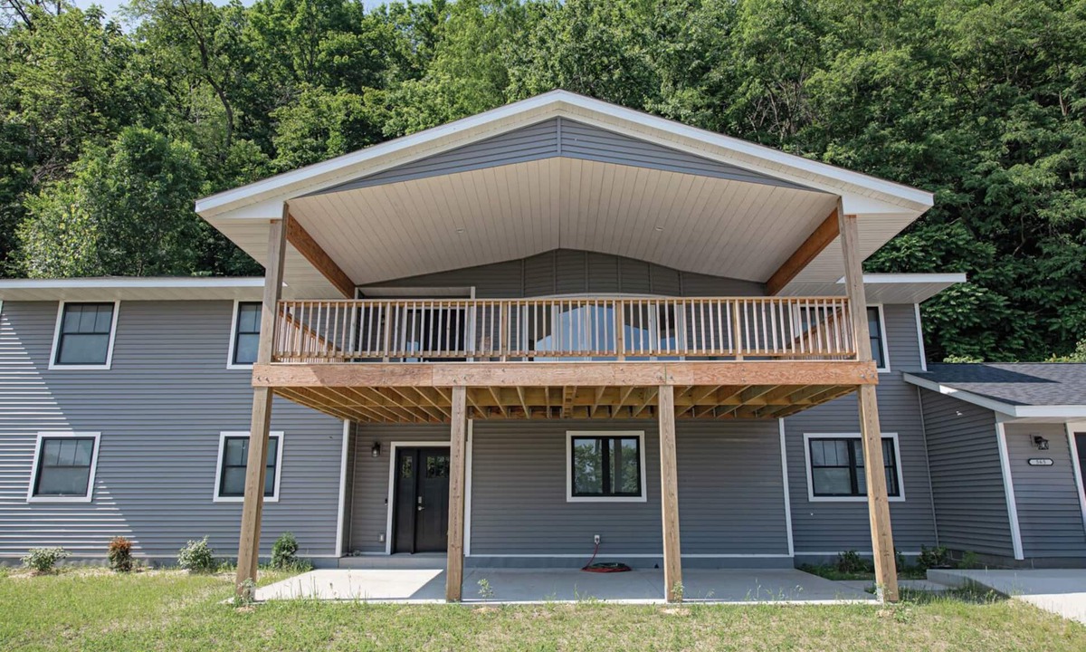 Winona House | 4-bedroom house in peaceful Winona with WiFi, AC. Relax and unwind