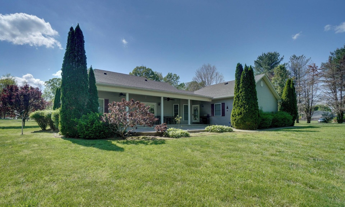 Byrdstown House | 4 Mi to Dale Hollow Lake! Countryside Retreat