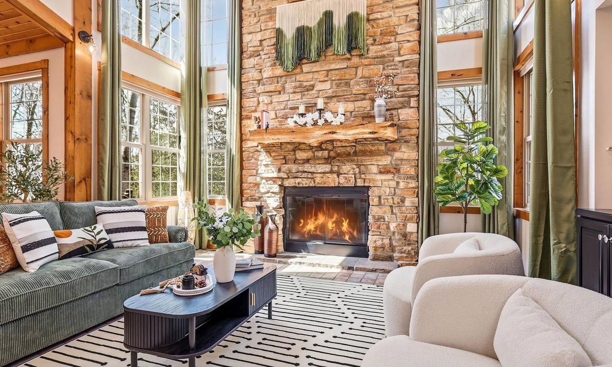 The Galena Territory Cabin | 5 Ensuites Wooded Escape w/Fire Table Hot Tub Games Sauna Luxe Amenities