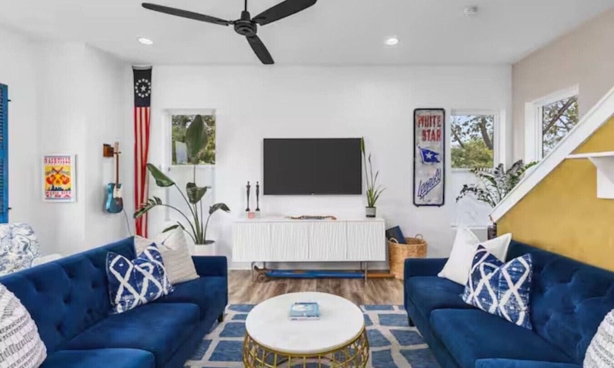 Hurwood Heights House | 5BR Nashville Retreat w/Rooftop Deck Minutes to Broadway & Stadium