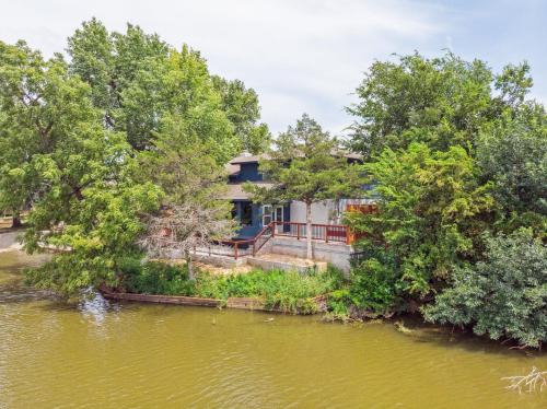 Warr Acres House | 5BR Sleeps 14 Hot Tub, Family Reunions #Lake