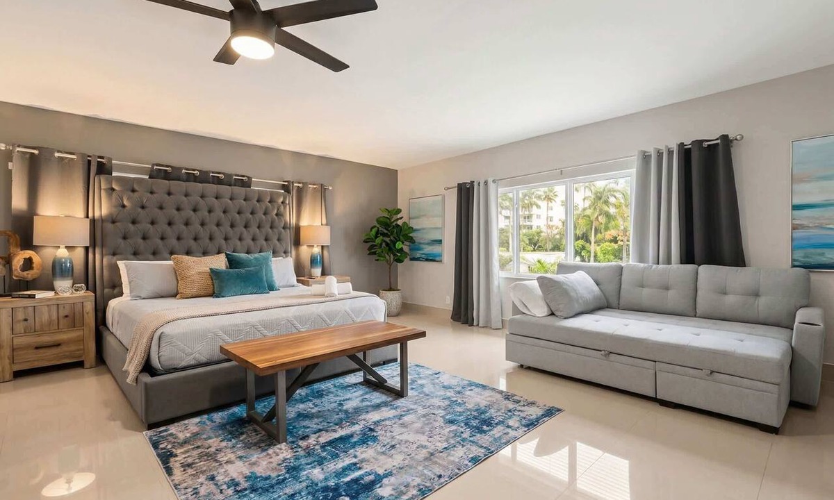 Harbor Beach House | 6 BR Villa Steps to Ocean, Pool, Sauna & Jacuzzi