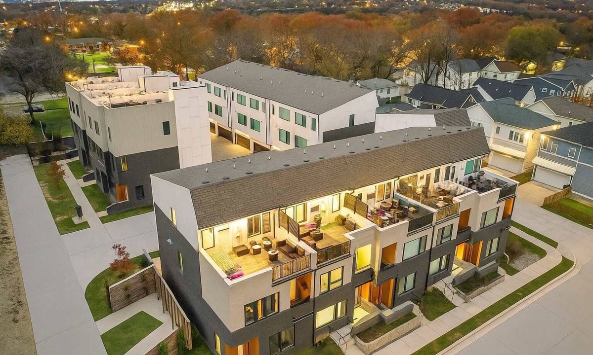 North Nashville House | 6 Mins to Broadway! Lux Design+Rooftop, Sleeps 12!