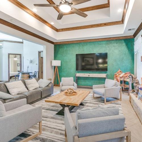 Pottawatomie County House | 6BR Sleeps 14 Hot Tub Pool, Private #SK