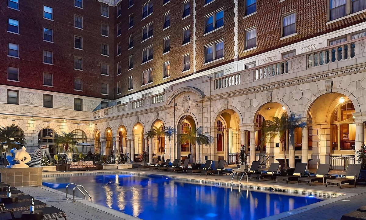 Central West End Apartment | A Few Minutes Walk from World Chess Hall of Fame! 3 Convenient Spaces, Pool!