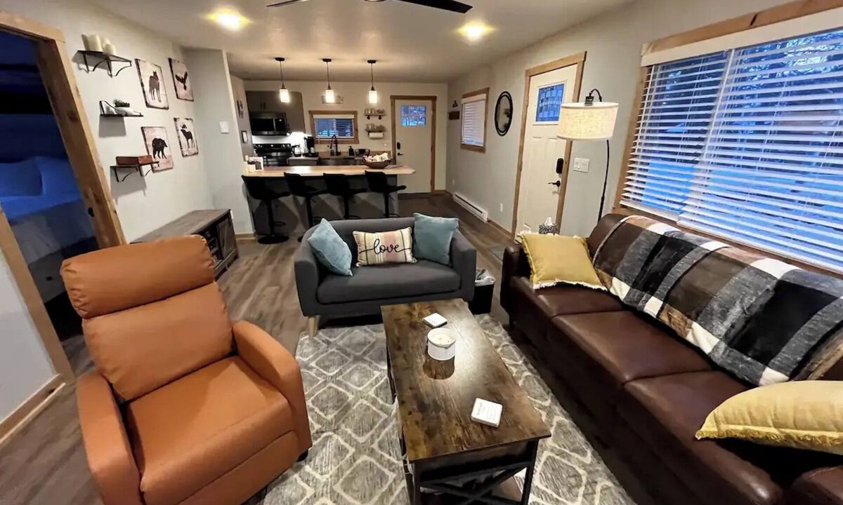 Spring Valley Cabin | A Serene 2-bedroom cabin in charming Divide perfect for relaxing getaway