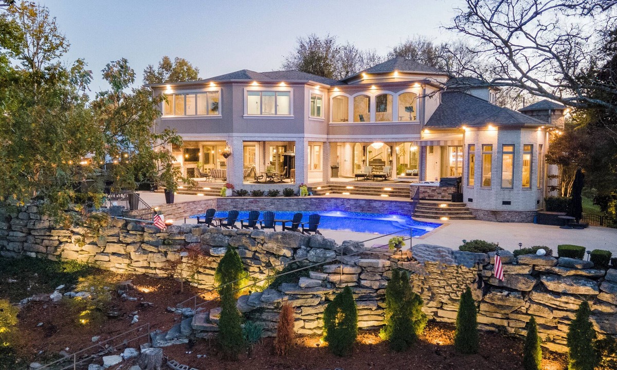Gallatin House | Above Nashville Sunset Bay | Lakefront | Pool & Spa | Golf Simulator