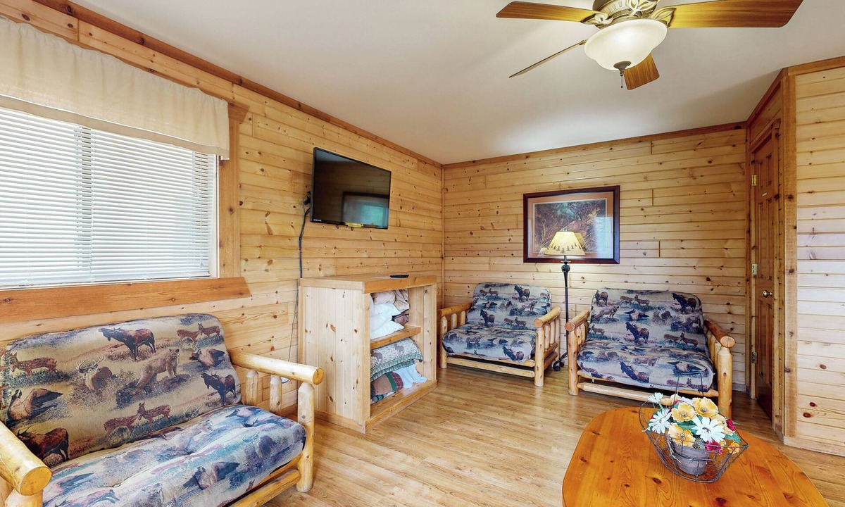 Warrens House | Adventure Basecamp! Three Bears Resort Retreat