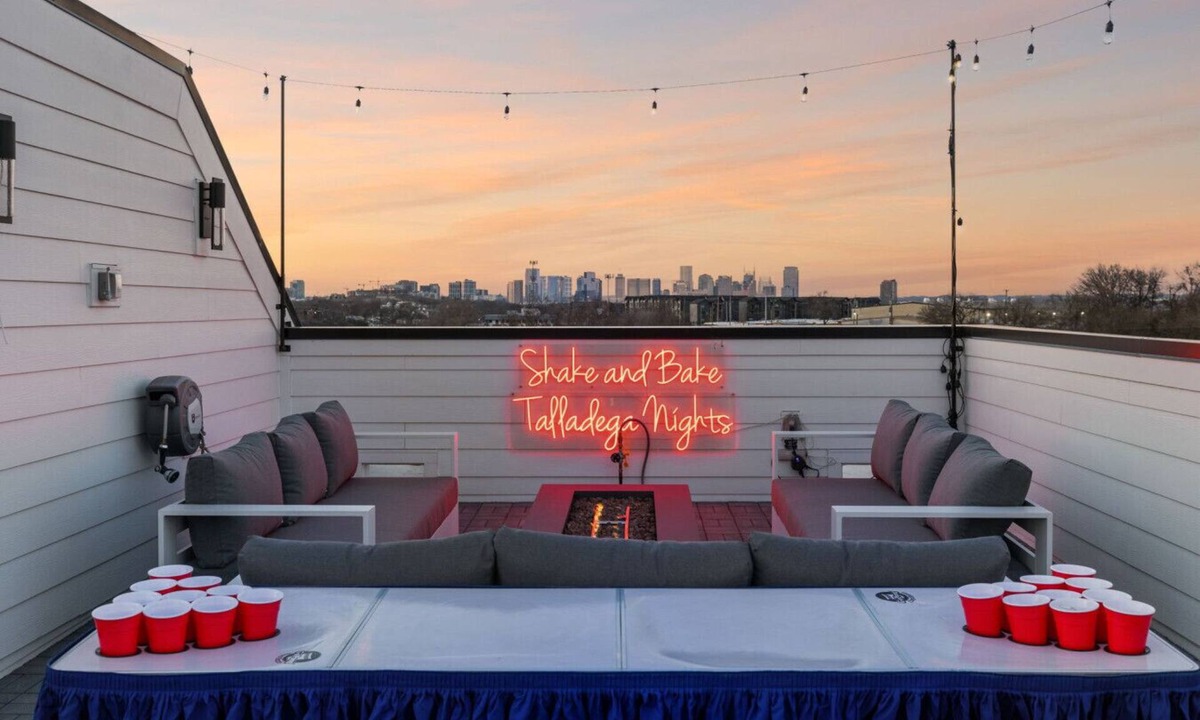 South Nashville Villa | American Talladega Nights - Downtown with Hot Tub
