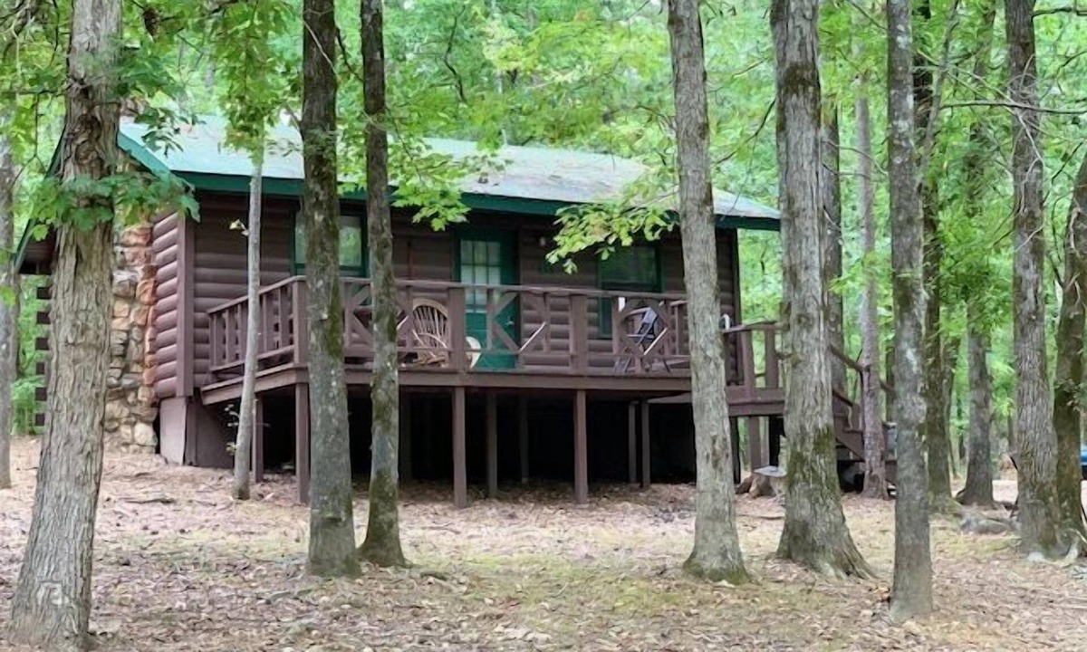 Broken Bow Cabin | Apple Blossom | Sleeps 6 | Pond View Deck, Fire Pit & Near Beavers Bend