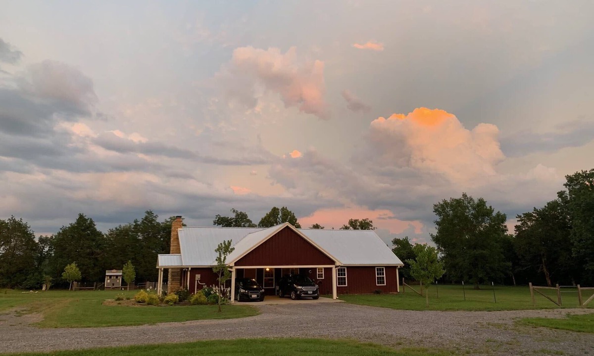 Murfreesboro House | Barndominium Retreat 10 mins to DT Murfreesboro!