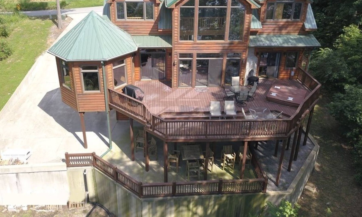 Scottsville House | Barren River Lake Cabin ~ Hot Tub, Pet-Friendly, Near Mammoth Cave