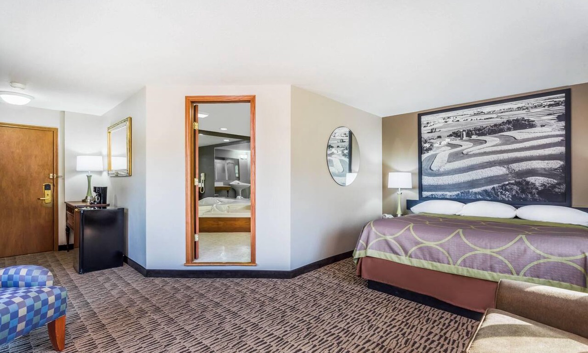 Platteville Hotel | Baymont Inn And Suites By Wyndham Platteville