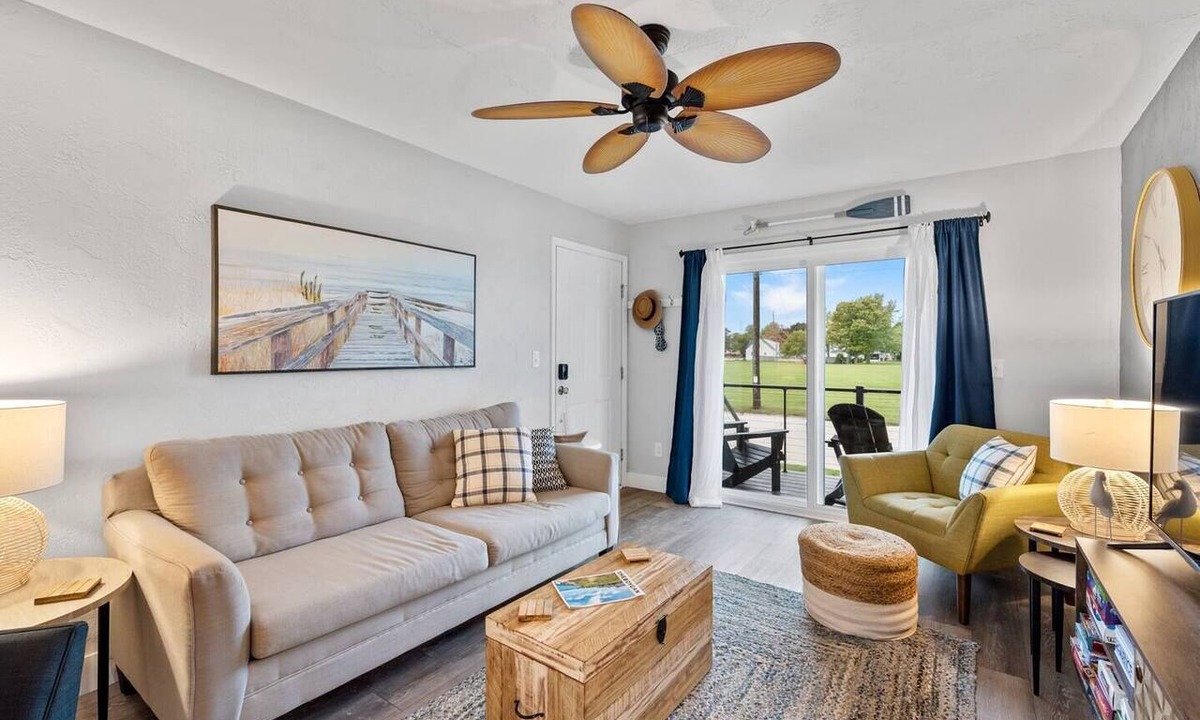Sheboygan Condo | Beachside Condo Downtown with Lake Michigan Views