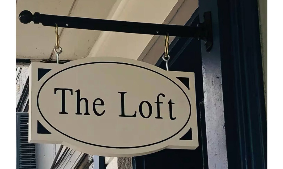 Scottsville Apartment | Beautiful 2-bedroom loft apartment with AC in charming Downtown Scottsville