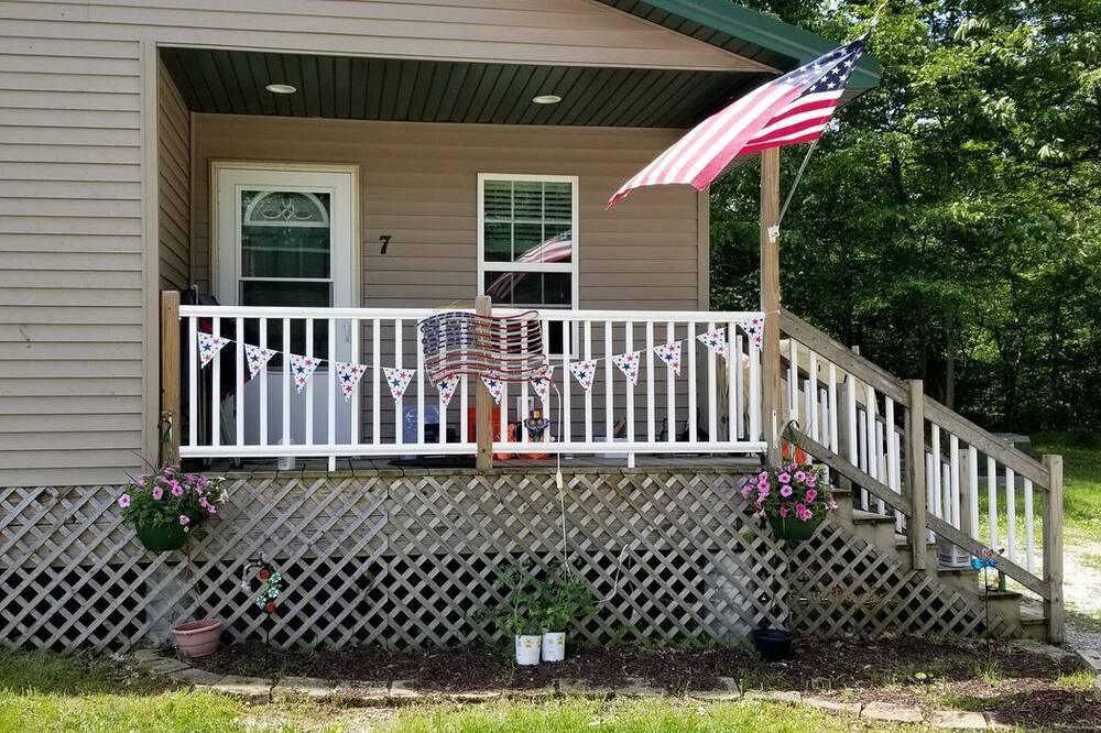 Moscow Cabin | Beautiful Cabin near the Cedar River for a Perfect Family Vacation in Letts, Iowa