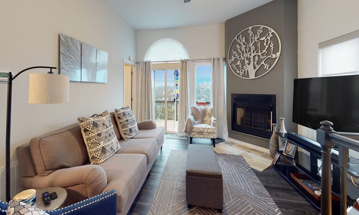 Holiday Island House | Beautiful home with extraordinary lake views from large deck & modern amenities