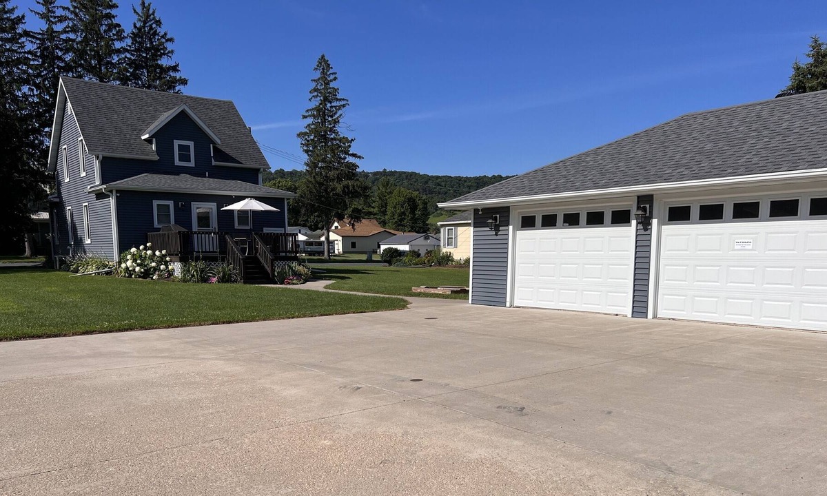 Coon Valley House | Beautiful, peaceful and cozy 3 bedroom home in Coon Valley near LaCrosse, Westby