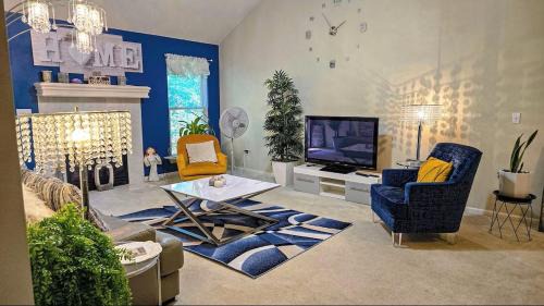 Gladstone House | Beautiful Townhome 11 minutes to Downtown townhouse
