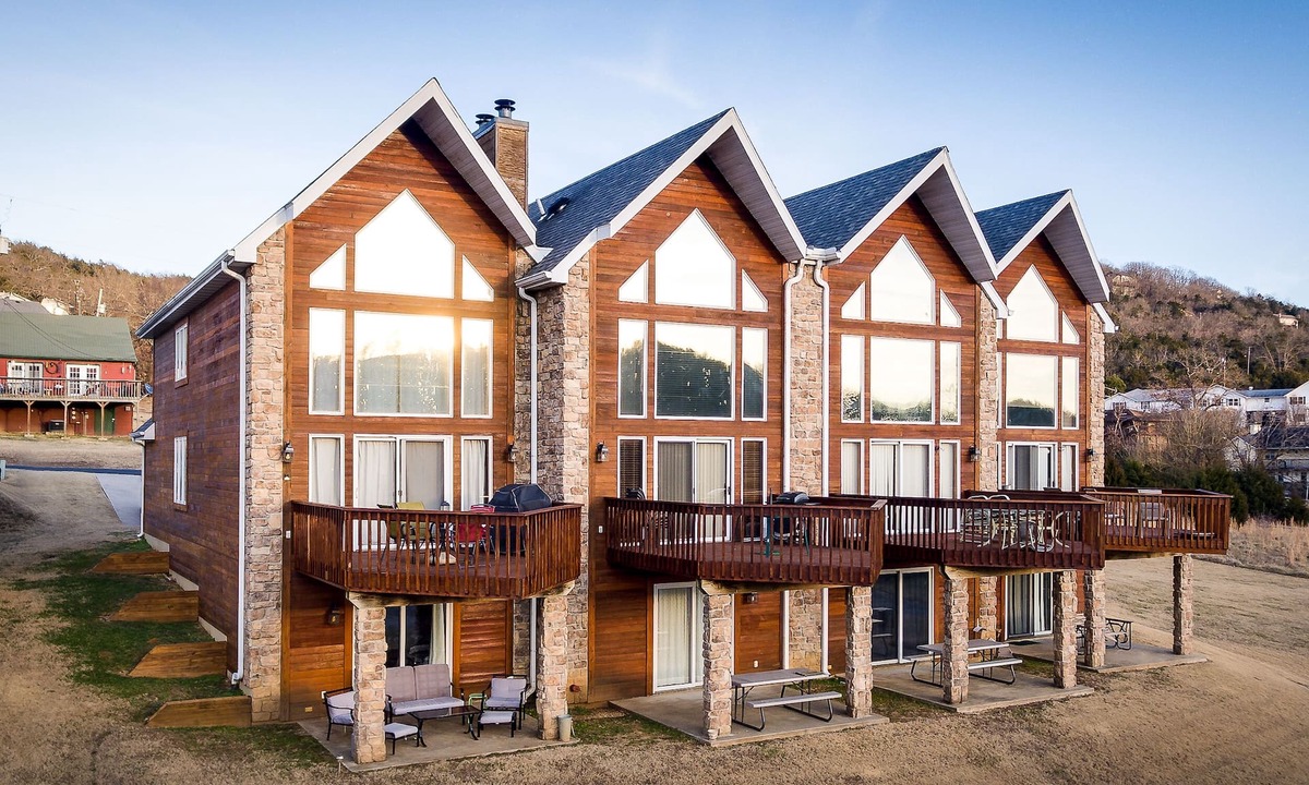 Holiday Island Condo | Beautiful Views, Starry Nights, Walking Distances to Marina