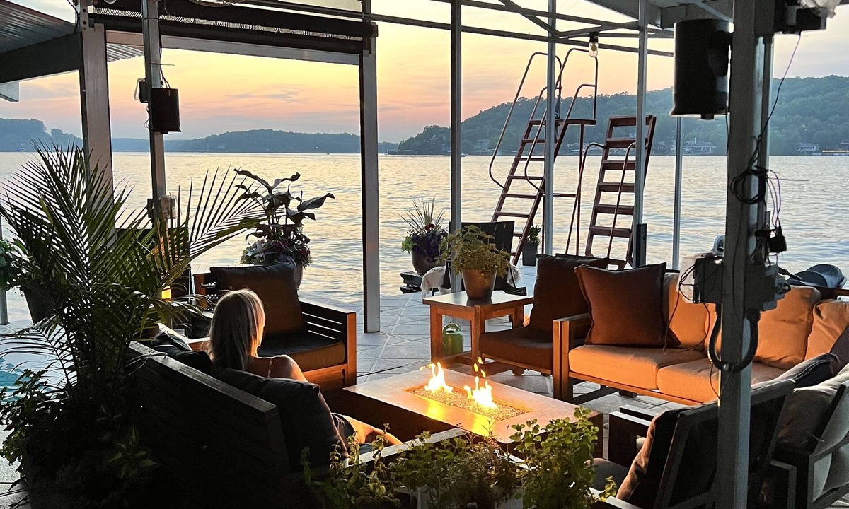 Gibson Point House | BEST dock on lake. New Hot Tub 2024. 4 BDRM, SLEEP 15.Aargh You Here Yet?